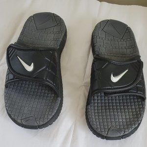 nike, black slide on pool sandal, men's size 8
